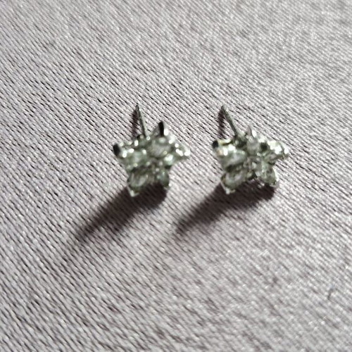 Swarovski star snowflake stud earrings like new, white