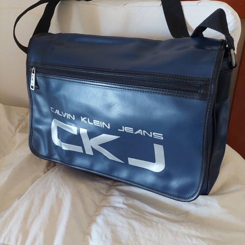 Calvin Klein messenger bag like new, dark blue crossbody