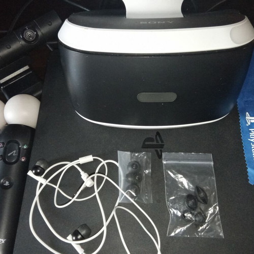 PlayStation 4 Console with VR like new, 1TB, 2 controllers, camera, 25 games