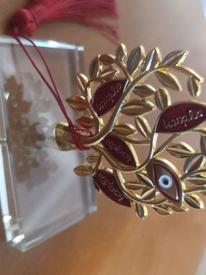 Decorative gouri with glass base and red leaves
