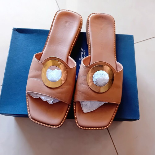 Leather women's sandals like new, size 41, tan with gold detail