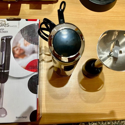 Stick blender 600 watt like new with stainless detachable rod
