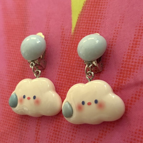 Clip-on cloud-shaped earrings with raindrop design