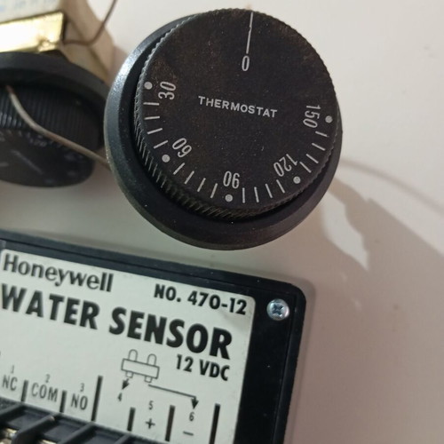 Three-contact thermostats and water sensor used, set of 3+1
