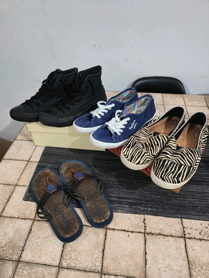 Women's shoes used, 3 pairs and 1 pair of sandals