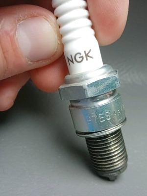 Μπουζί B7ES NGK για δίχρονο κινητήρα σαν καινούργιο