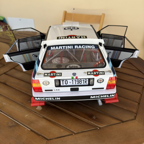 Lancia Delta Integrale 1/8 scale model new with 100 issues
