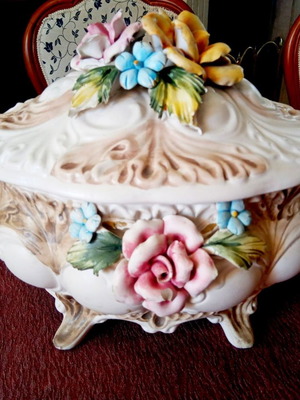 Διακοσμητική πορσελάνινη σουπιέρα Bassano Italy