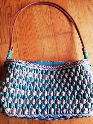 Verde woven straw shoulder and hand bag like new, blue and beige