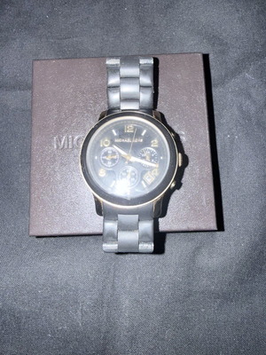 Γυναικείο ρολόι Michael Kors μεταχειρισμένο, μαύρο