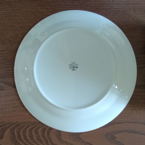 Inart porcelain serving platter 27 cm like new with cupcake design