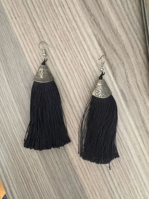 Handmade earrings like new, black