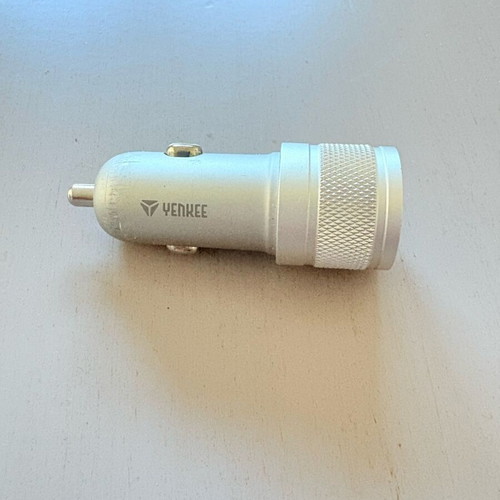 Yankee car charger used with two USB ports
