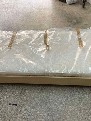 Single bed 198x98 cm with used mattress