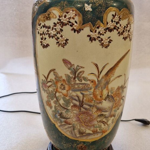 Vintage porcelain table lamp with oriental decoration, like new