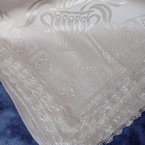 White fleece blanket intact with lace unused 2.10x2.15 m