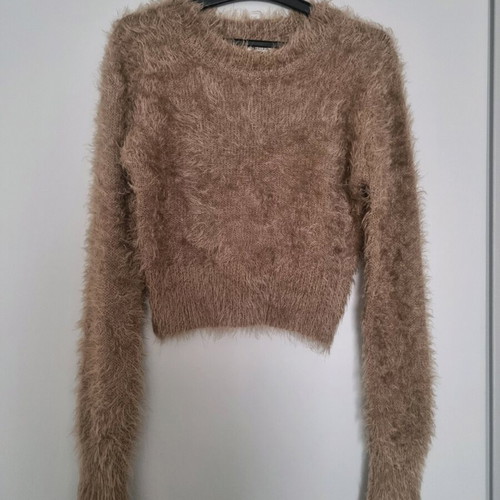 Fluffy cropped beige sweater new, one size