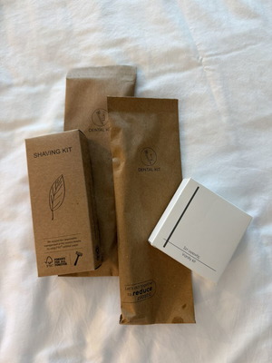 Προϊόντα μπάνιου καινούργια, dental kit και shaving kit