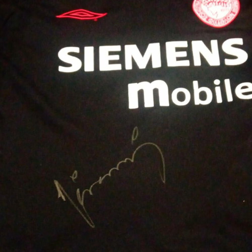 Giovanni Silva de Oliveira The Legend signed collectible jersey like new
