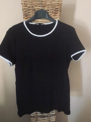 Τοπ Sinsay ριπ κοντομάνικο μαύρο σαν καινούργιο, μέγεθος M