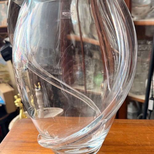 Crystal vase vintage, like new, large with unique design 25x11