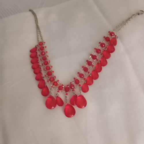 Necklace with red stones like new