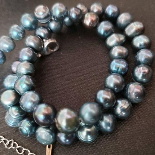 Necklace black genuine pearls new
