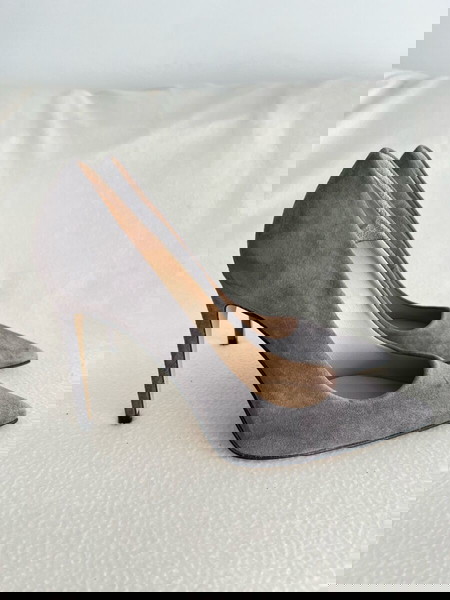 Grey suede stiletto pumps 40