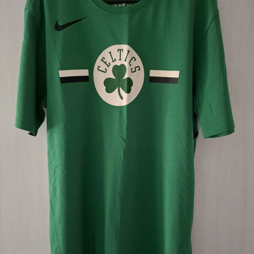 Boston Celtics Nike T-shirt size Medium new