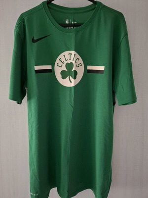 Boston Celtics Nike T-shirt size Medium new