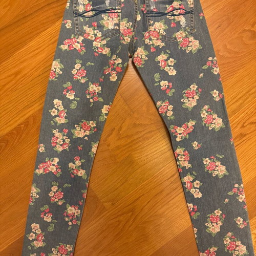 Billabong Printed Women's Jean like new, size XS