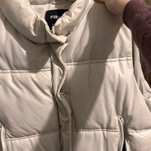 Sleeveless leather jacket like new, size S, beige