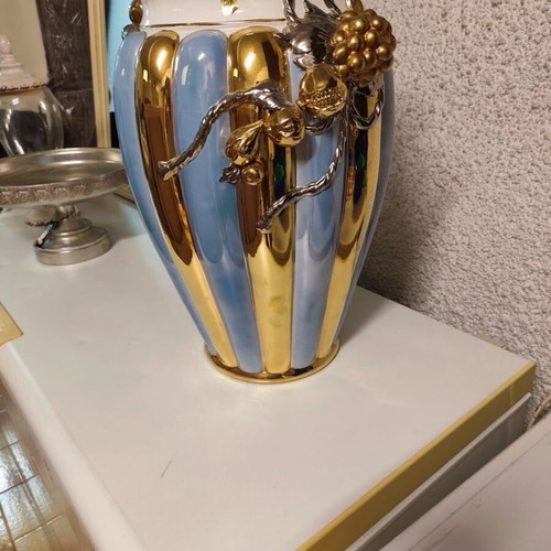 Vase with gold details in blue color like new, Italian