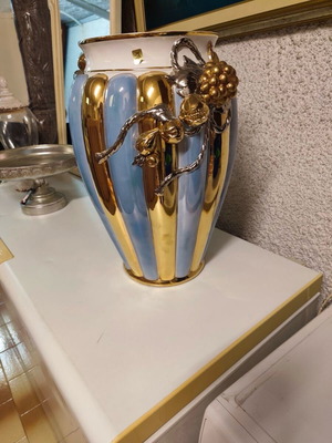 Vase with gold details in blue color like new, Italian