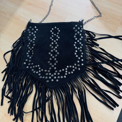 Castor shoulder bag like new with studs, black