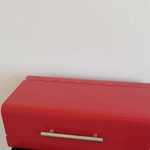 Μεταλλική ψωμιέρα με καπάκι Espiel σε κόκκινο