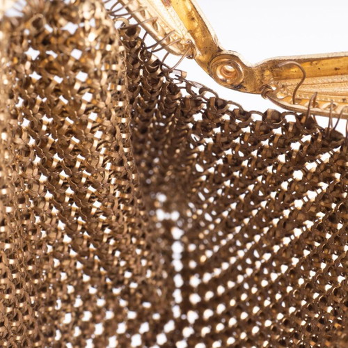 Vintage gold metal mesh kiss-lock coin purse