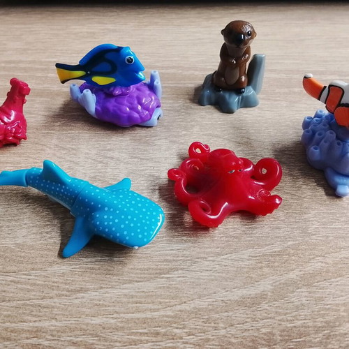 Kinder Surprise Finding Dory figures used, set