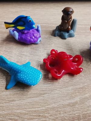 Kinder Surprise Finding Dory figures used, set