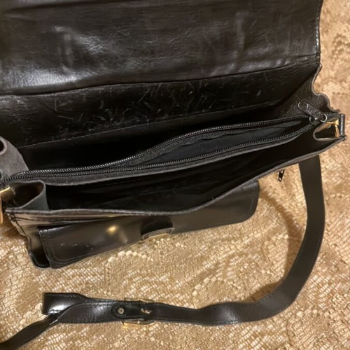 Classic black leather shoulder bag used, timeless professional style