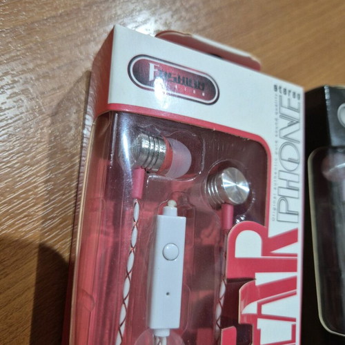 Wired earphones new, per piece