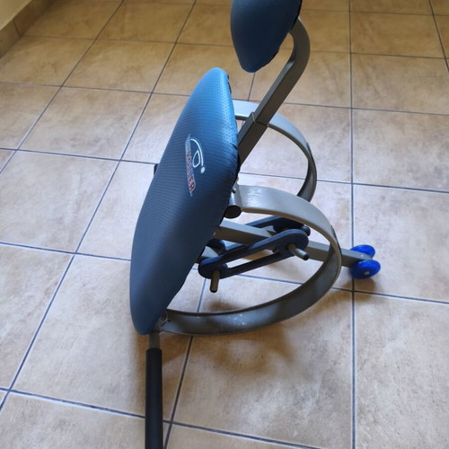 Abdominal exercise machine