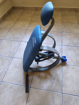 Abdominal exercise machine
