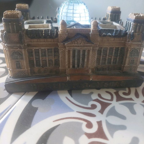 Miniature Berlin Parliament Building like new