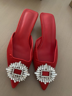 Mule with shiny stones used, kitten heel, red
