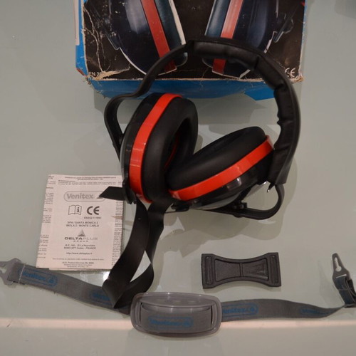 Venitex Imola 2 SNR30 Hearing Protectors and Work Gloves