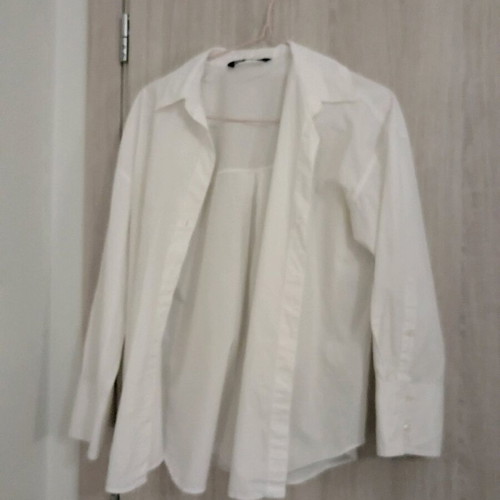 White Zara shirt like new, wide fit, size XS