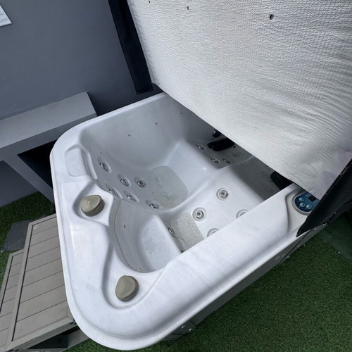Two-Seater Spa Hydro Massage used from Barella Ermis Spa