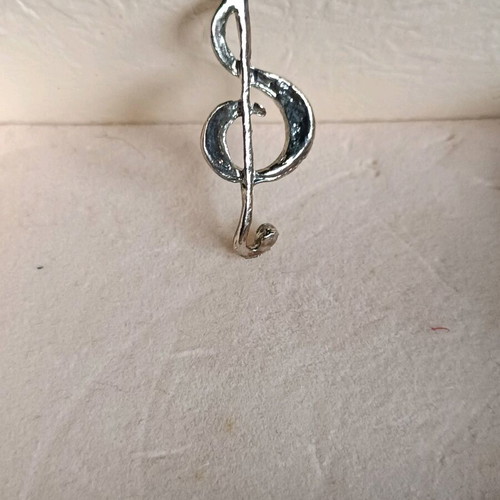 Silver Treble Clef Pendant like new with sparkling rhinestones