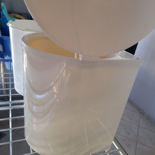 Cabinet trash bin like new, beige, height 32.5cm diameter 28cm